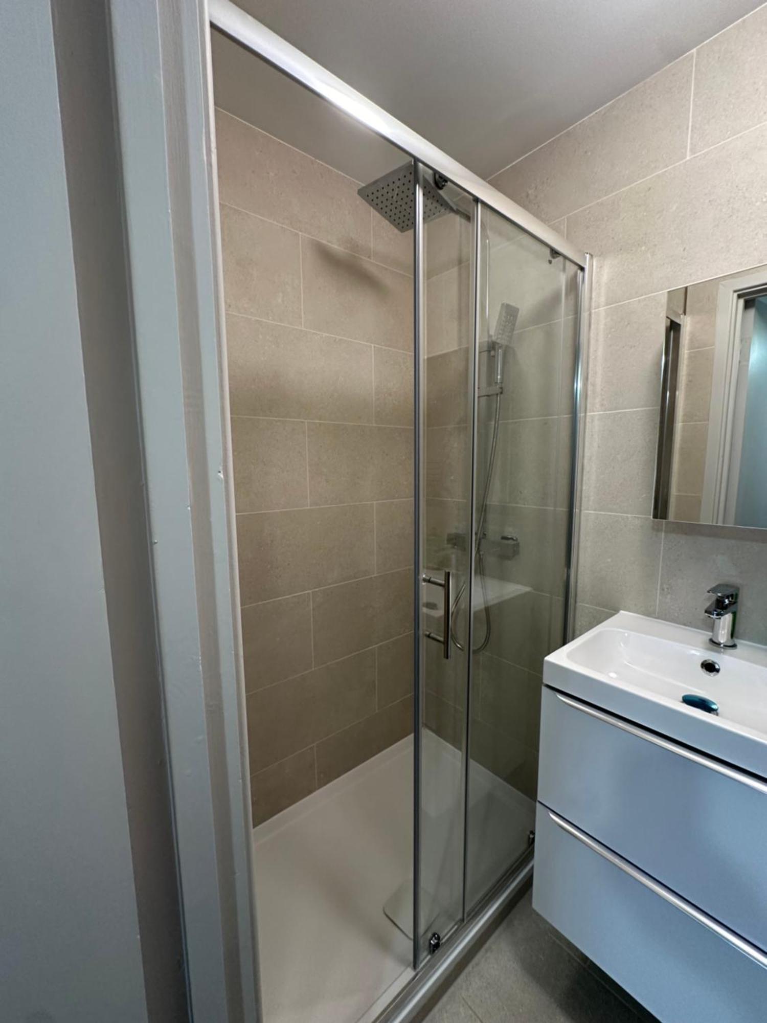 Apartment Hlm Single Only *