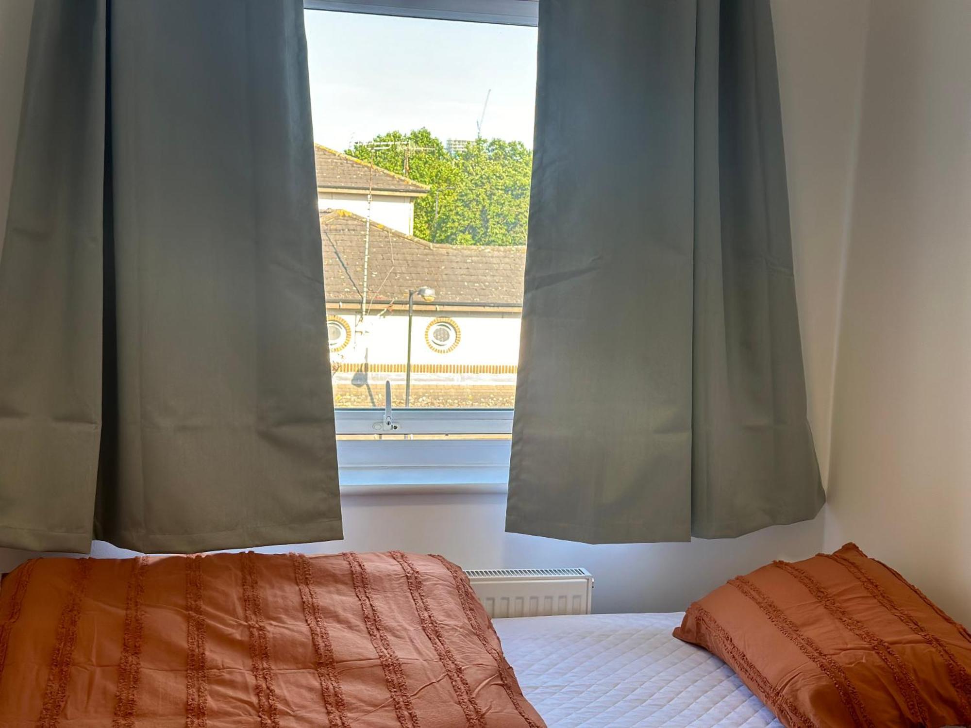 Apartment Hlm Single Only London