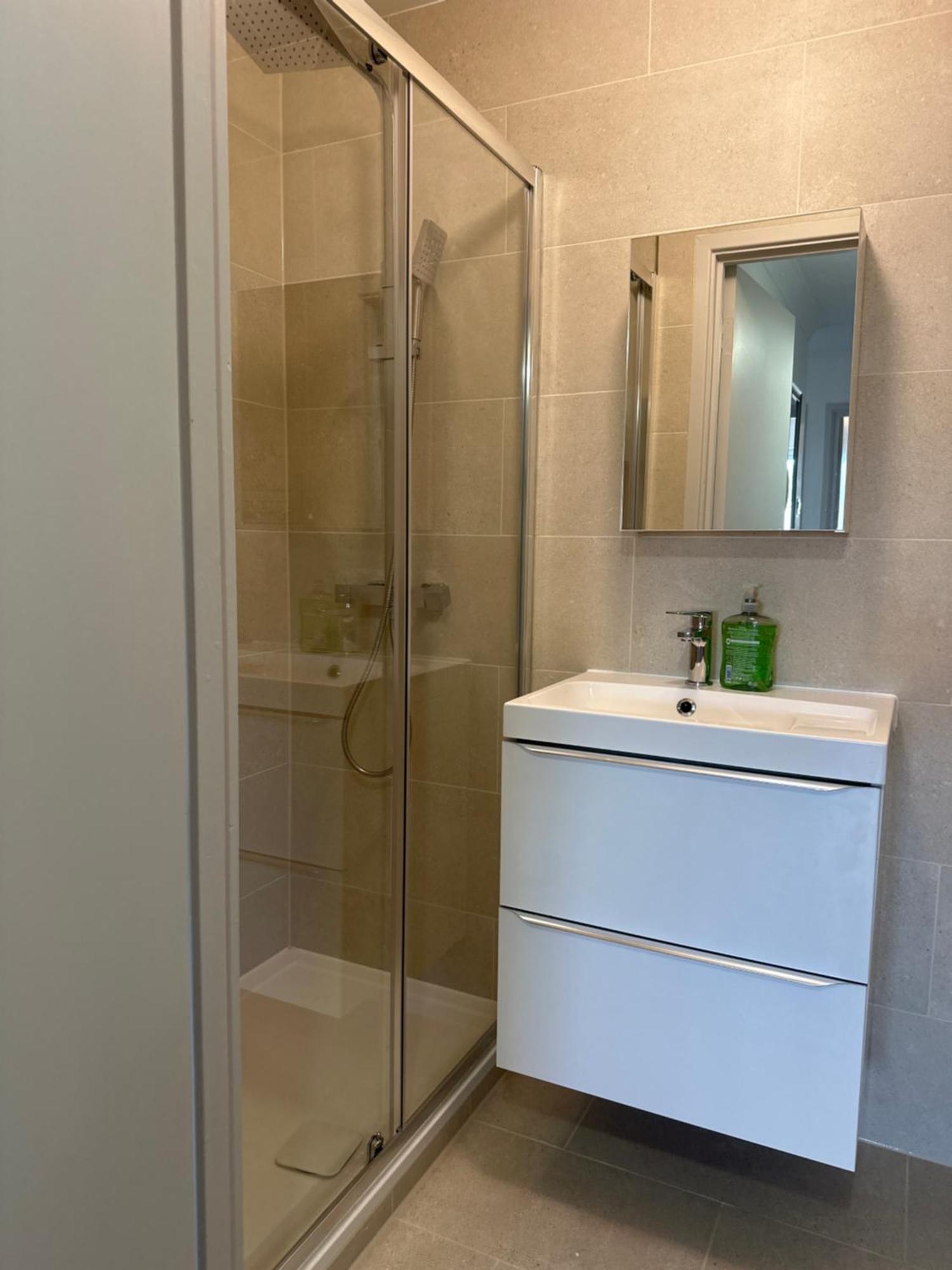 Apartment Hlm Single Only *