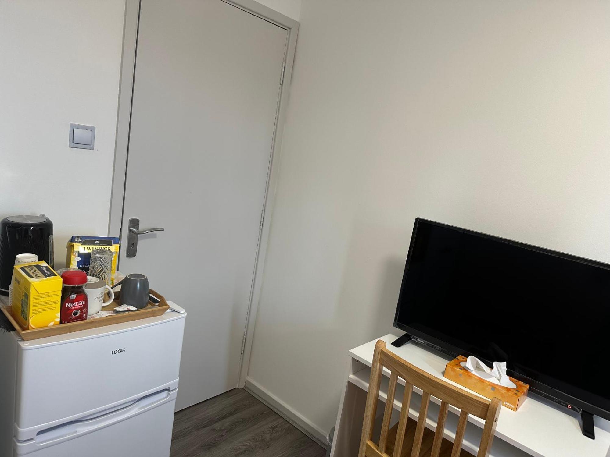 Apartment Hlm Single Only